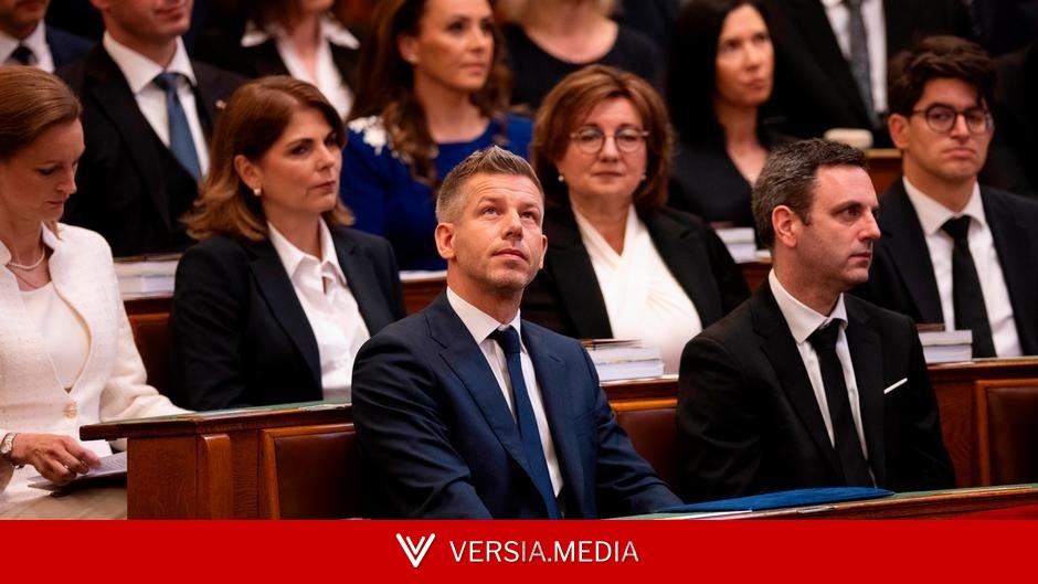 Парламент Венгрии поддержал поправку, позволяющую отстранить президента от должности