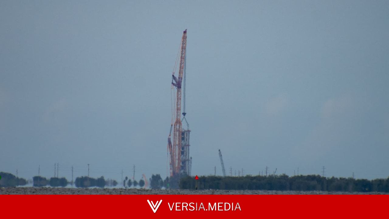 Самый мощный в мире кран строит первую башню Mechazilla на мысе Канаверал для самой большой ракеты в истории человечества Starship: установлено уже три секции