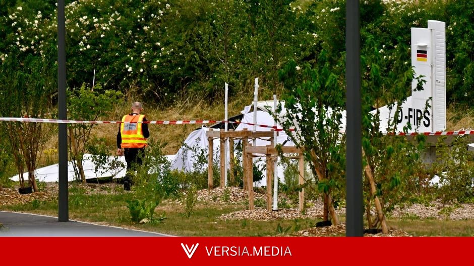 11 человек погибли при крушении самолета во Франции