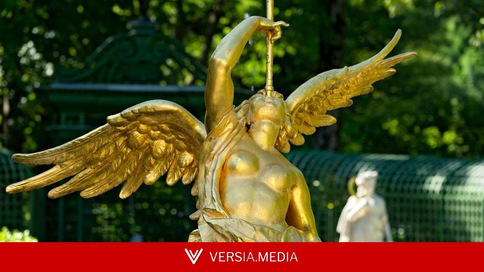 Богиня славы Фама вернулась в замок Линдерхоф
