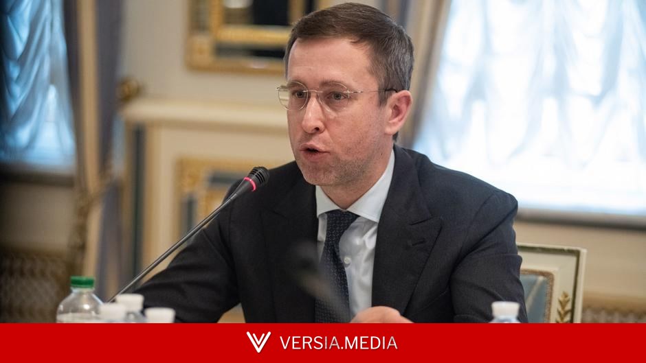 Зеленский передал Раде представление на нового премьера