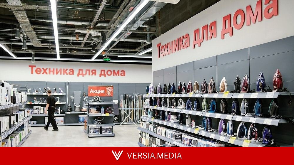 Купить iPhone и штаны. Гигантский российский ритейлер электроники решил продавать одежду. Прямо в своих магазинах