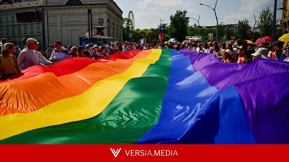 Тысячи людей вышли на первый марш гордости в Будапеште после оставки Орбана